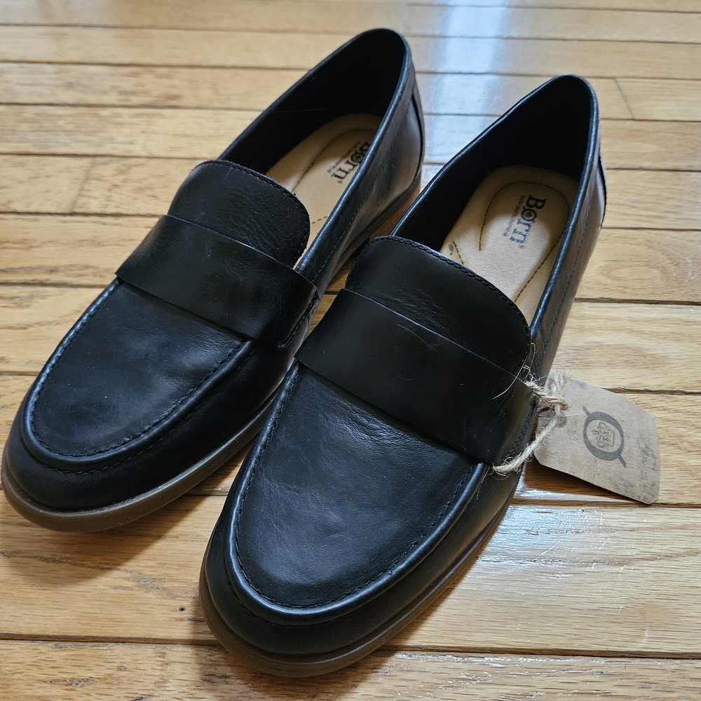 Born Classic Black Leather Women's Loafer 9.5M